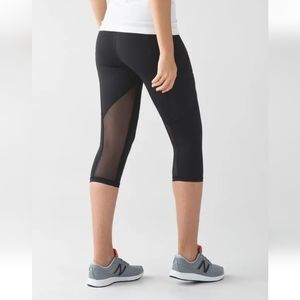 Lululemon Outrun 17" Crop Mesh Details Multipocket